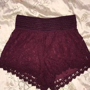 HIGH WAISTED BURGANDY SHORT SHORTS